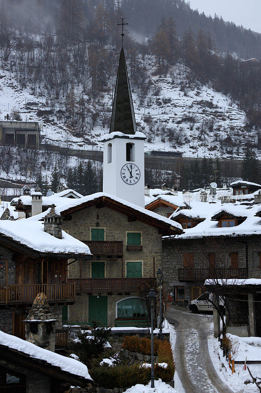 Entrèves mountain alps town